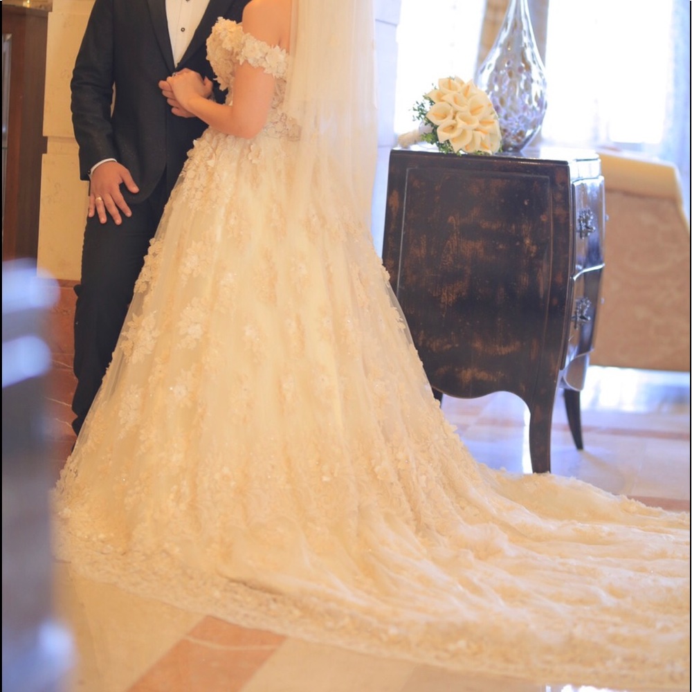 Ivory wedding dress